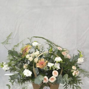 🌷 Cesta de Flor Natural en Tonos Suaves – delicadeza