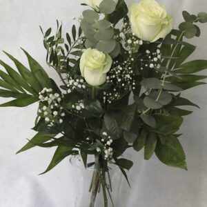 🤍 Prendido de 3 Rosas Blancas – Pureza y Elegancia Natural